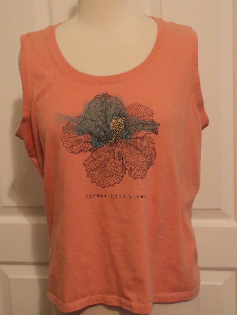 Life Is Good Vintage Sleeveless Classic Fit Graphic T Peach Hibiscus Flower Lrd